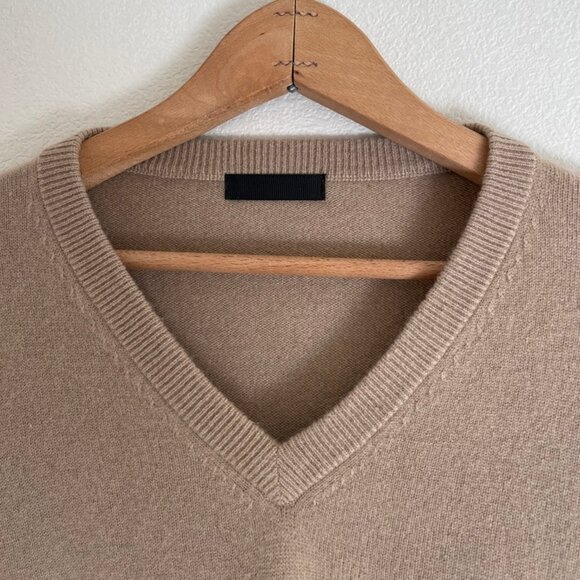 LAST BRAND 100% Cashmere Camel Color V-Neck: Very Good Condition: Women's MEDIUM - Picture 2 of 3